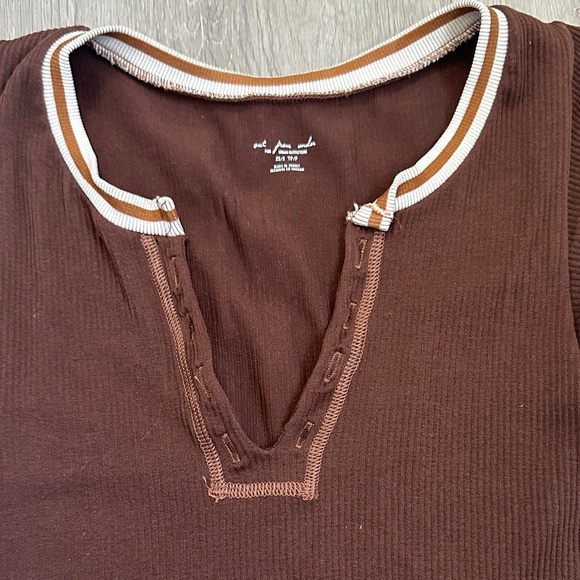 URBAN OUTFITTERS Brown ribbed v neck crop top size Xs/s - Picture 2 of 4